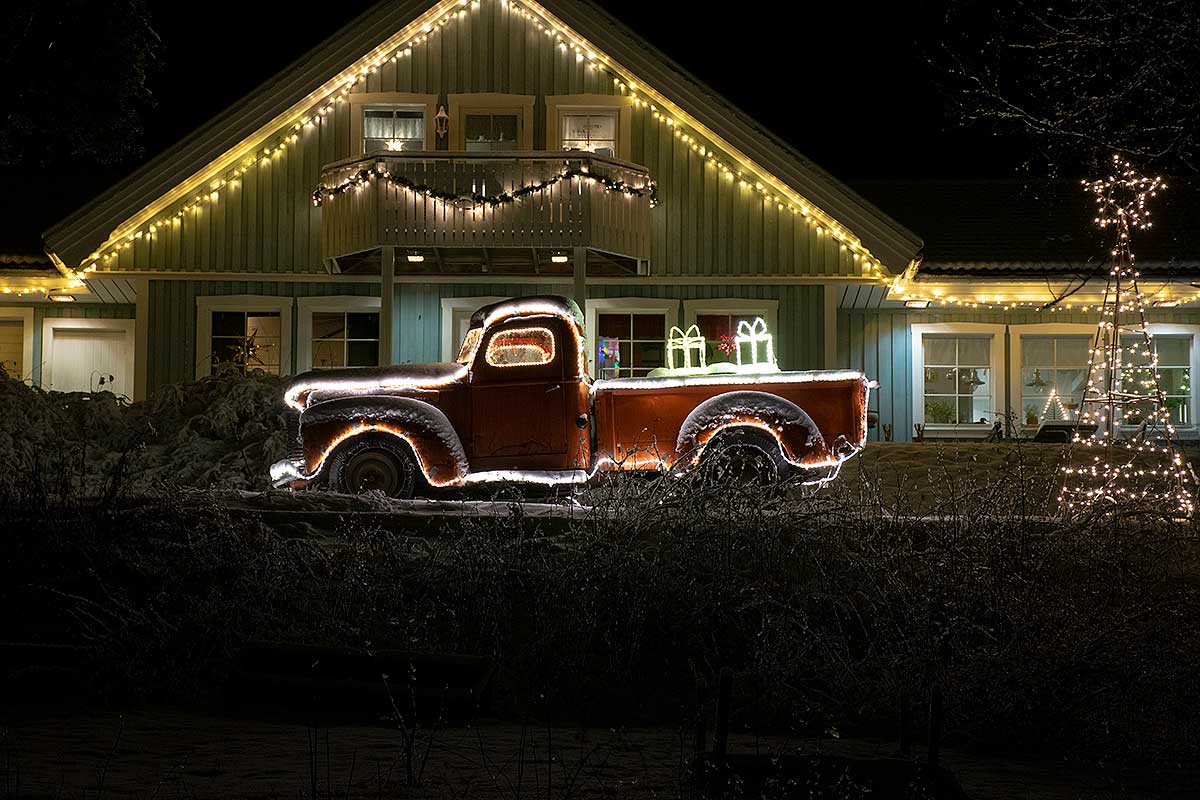 Christmas decorated pickup by Helen Thalen
